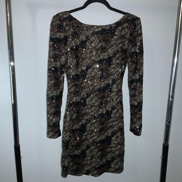 Gianni Bini sequined bodycon mini dress sz M long sleeve V back lined - Picture 1 of 5
